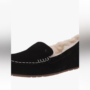 Koolaburra  by UGG Women’s Black Suede Moccasin Size 8